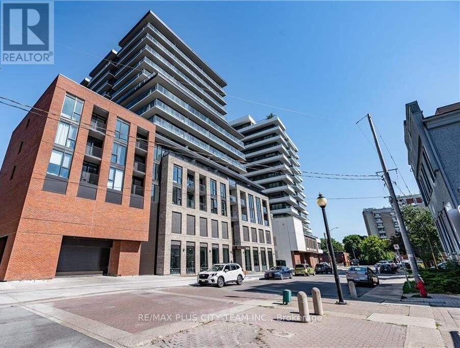 Property Photo:  1 Jarvis Street East 527  ON L8R 3J2 