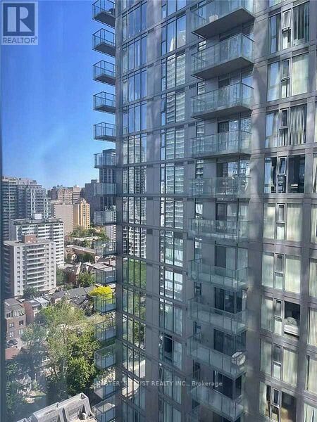 Property Photo:  28 Wellesley Street East 2205  ON M4Y 0C4 