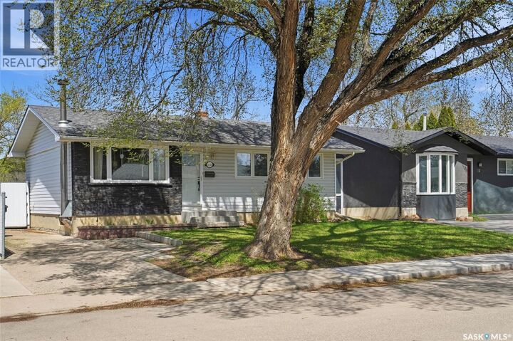 Property Photo:  2122 37th Street W  SK S7L 4E3 
