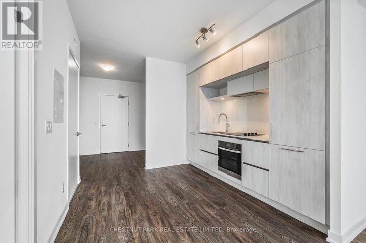 Property Photo:  2 David Eyer Road 1222  ON L4S 0N5 