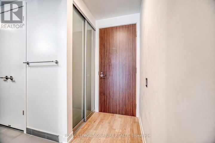 Property Photo:  461 Adelaide Street West 1022  ON M5V 1T1 