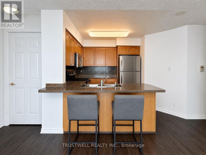 Property Photo:  18 Spring Garden Avenue Ph107  ON M2N 7M2 