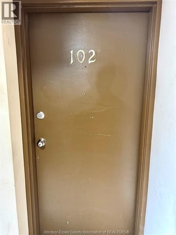 Property Photo:  2035 University Avenue West 102  ON N9B 1E1 