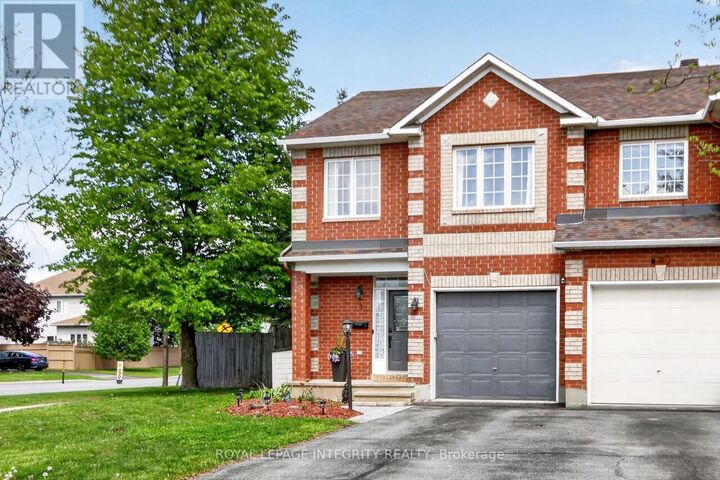 Property Photo: 1 Chantilly Gate ON K2S 2B2