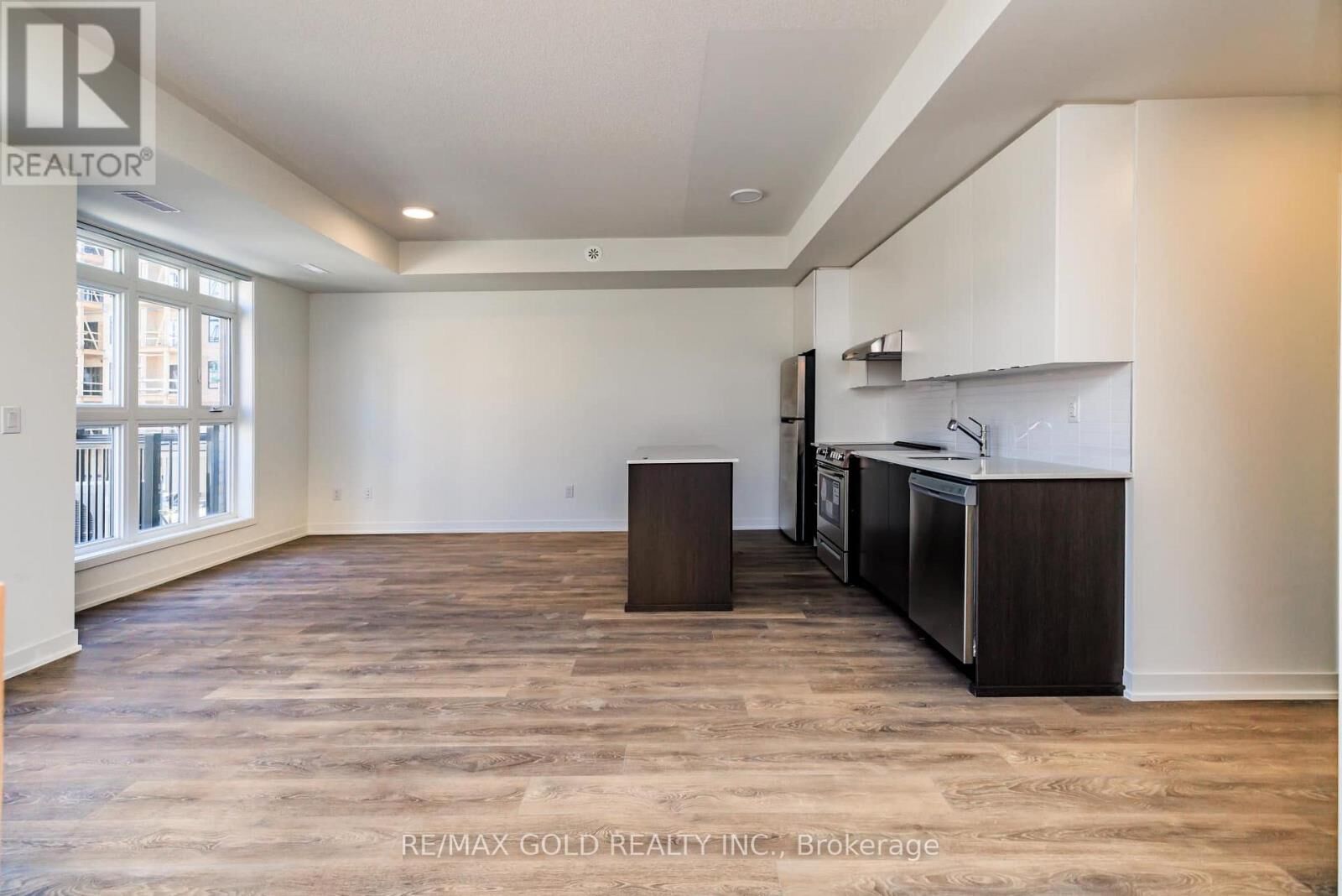 Property Photo:  140 Canon Jackson Drive 210  ON M6M 0B9 
