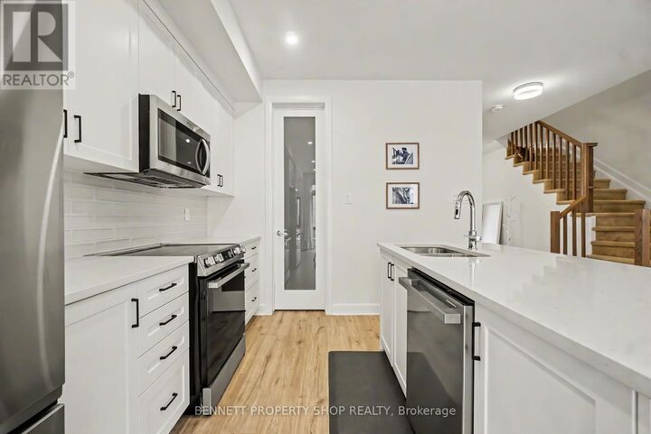 Property Photo: 1047 Ventus Way ON K1W 0M5