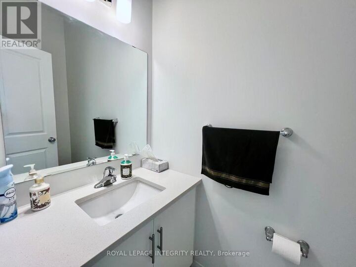 Property Photo: 874 Paseana Place ON K2V 0P5