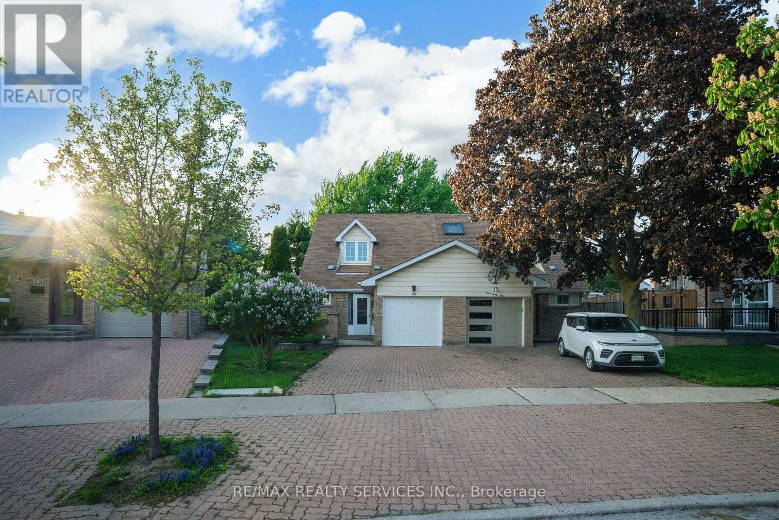 Property Photo: 129 Salisbury Circle ON L6V 2Z4