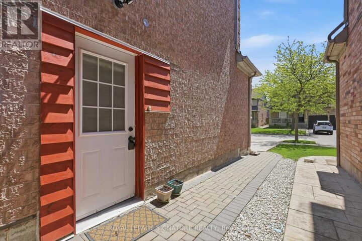 Property Photo:  3179 Polo Place Bsmt  ON L5M 6K9 