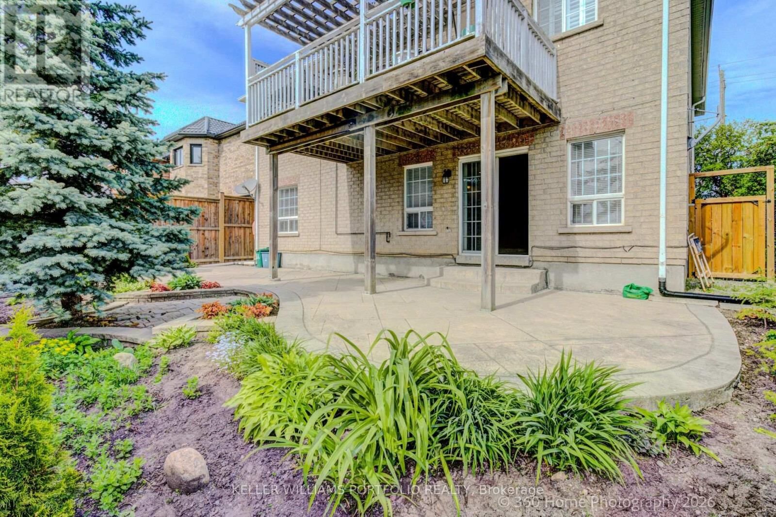 Property Photo:  366 Old Harwood Avenue  ON L1T 4K7 