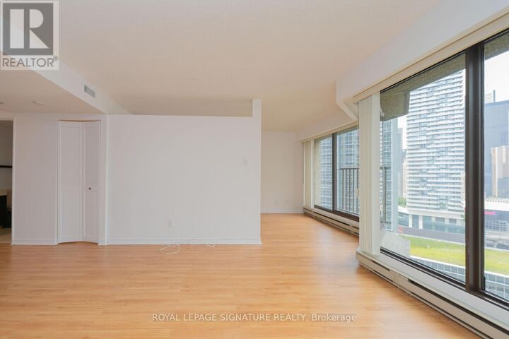 Property Photo: 65 Harbour Square 2109 ON M5J 2L4