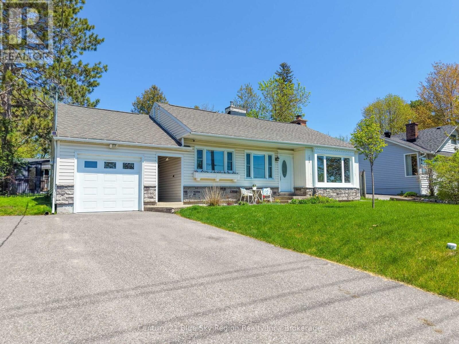 Property Photo:  1052 Copeland Street  ON P1B 3E6 