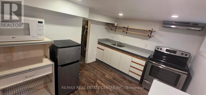 Property Photo:  83 Gage Avenue South  ON L8M 3C8 