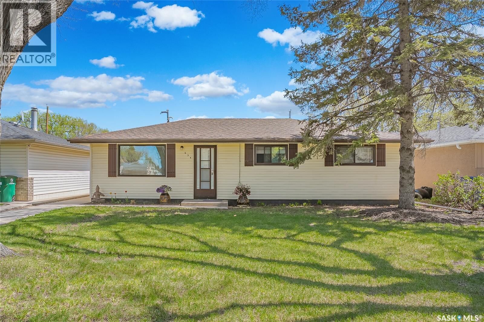 Property Photo:  234 Winnipeg Avenue N  SK S7L 3P4 