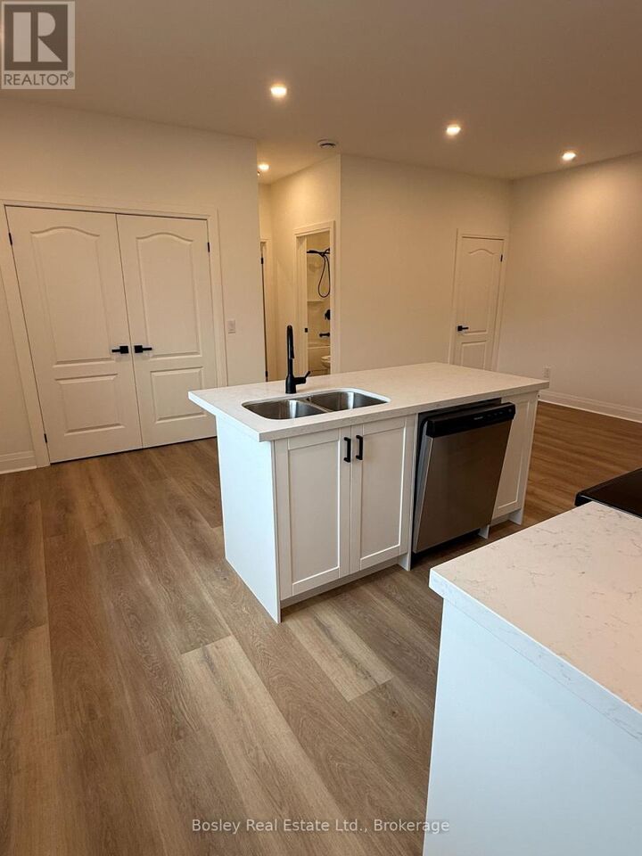 Property Photo: 6 Golfview Drive 4 ON L9Y 0G7