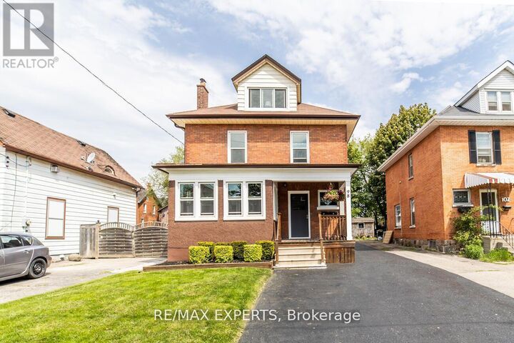 Property Photo:  98 Elgin Street East 1  ON L1G 1T3 