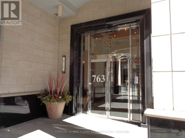 Property Photo:  763 Bay Street 2714  ON M5G 2R3 