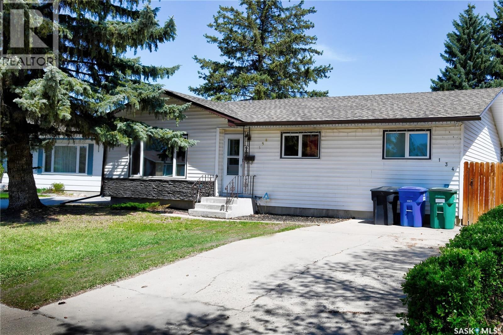 Property Photo: 134 Cooper Crescent SK S7M 4L3