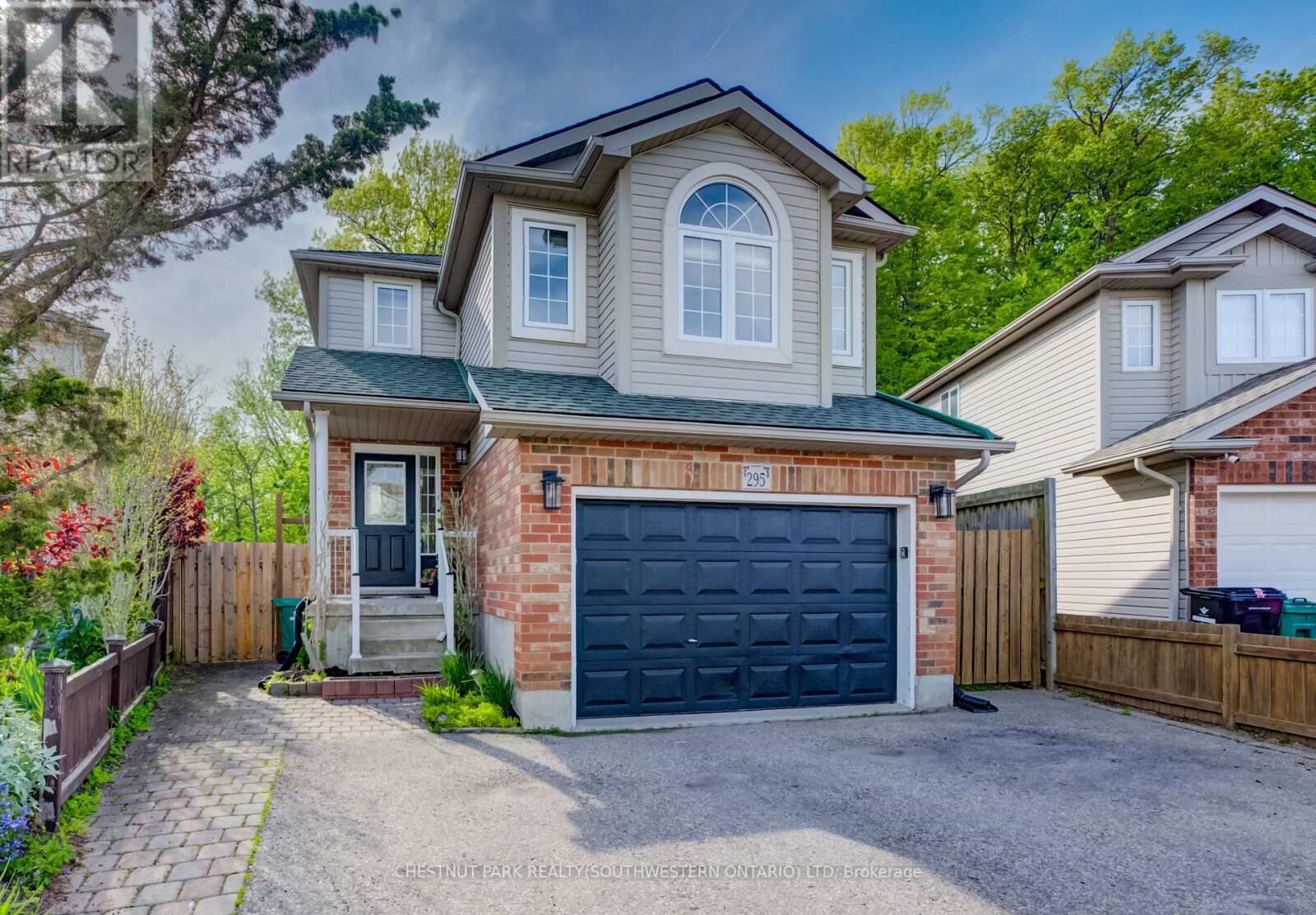 Property Photo: 295 Oprington Place ON N2N 3P3