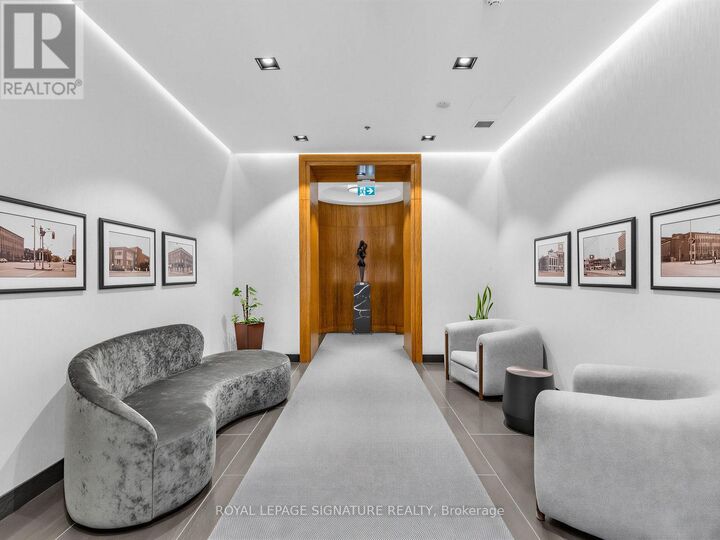 Property Photo:  736 Spadina Avenue 409  ON M5S 2J6 