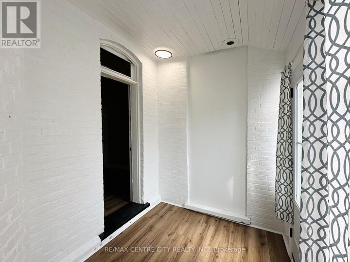Property Photo:  81 Curtis Street Unit 1  ON N5P 1H9 