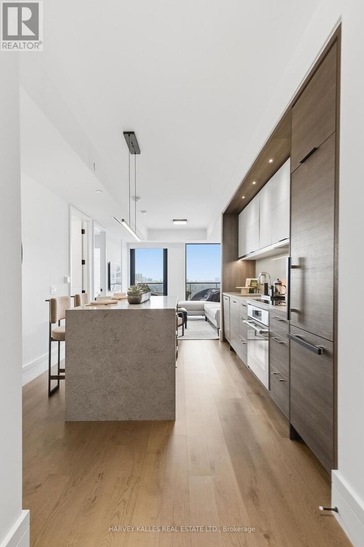 Property Photo:  215 Lonsdale Road 1205  ON M4V 1W7 