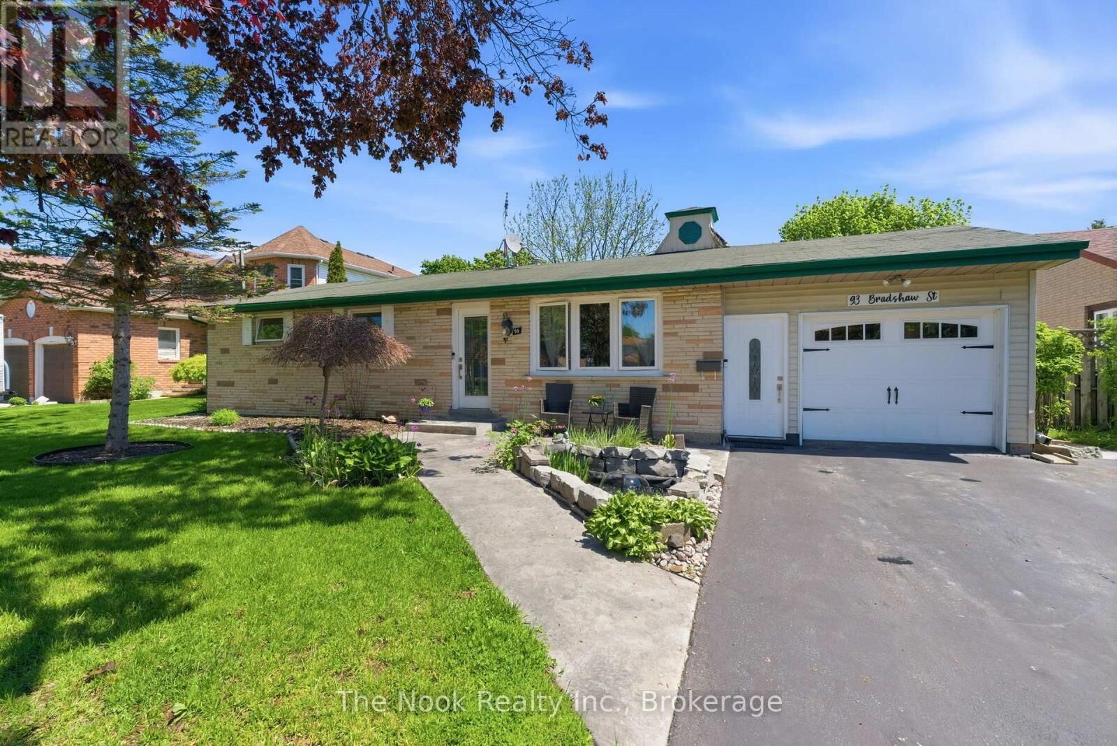 Property Photo:  93 Bradshaw Street  ON L1C 2H4 