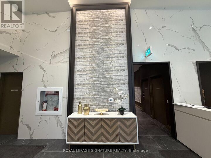 Property Photo:  4955 Yonge Street 2506  ON M2N 0L8 