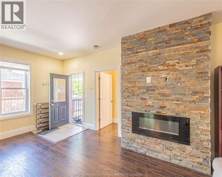Property Photo:  493 Wellington Avenue Upper  ON N9A 5J3 