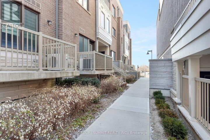 Property Photo: 3580 Lake Shore Boulevard West 16 ON M8W 1N6