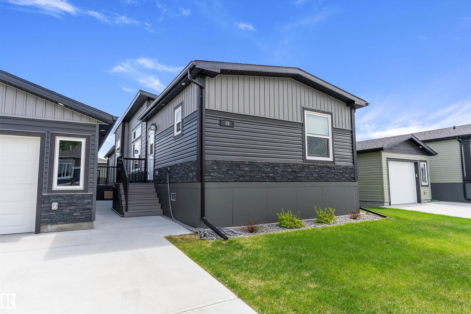 Property Photo: 86 Meadowview Road AB T8R 2P7