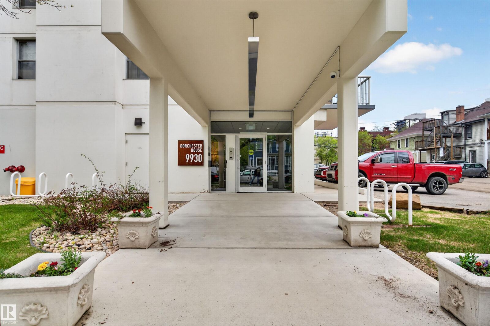 Property Photo: 9930 113 Street NW 1007 AB T5K 1N6