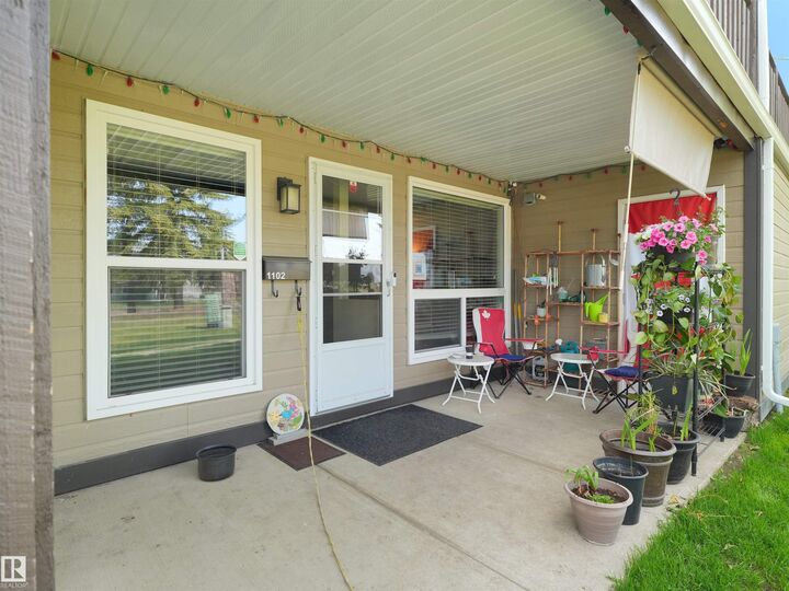 Property Photo:  1102 Saddleback Road NW  AB T6J 4Z4 