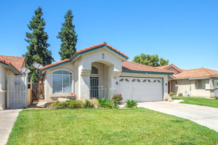 Property Photo:  5682 W Sample Avenue  CA 93722 