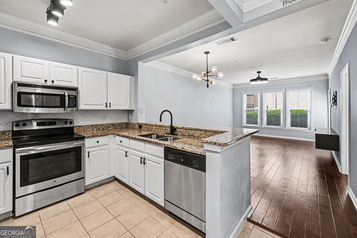 Property Photo:  1850 Cotillion Drive 2102  GA 30338 