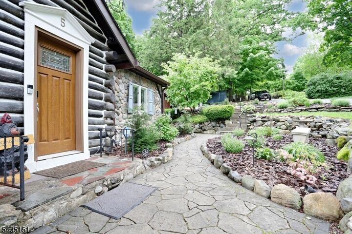 Property Photo:  5 Longview Ln  NJ 07456 