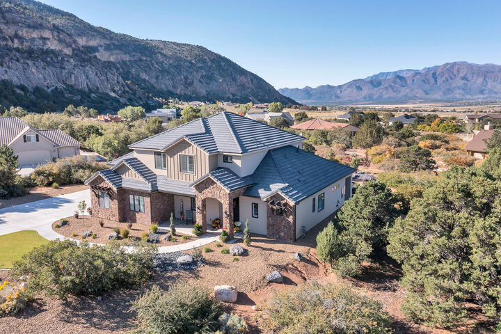 Property Photo:  1912 S Chekshani Cliffs Ln  UT 84757 