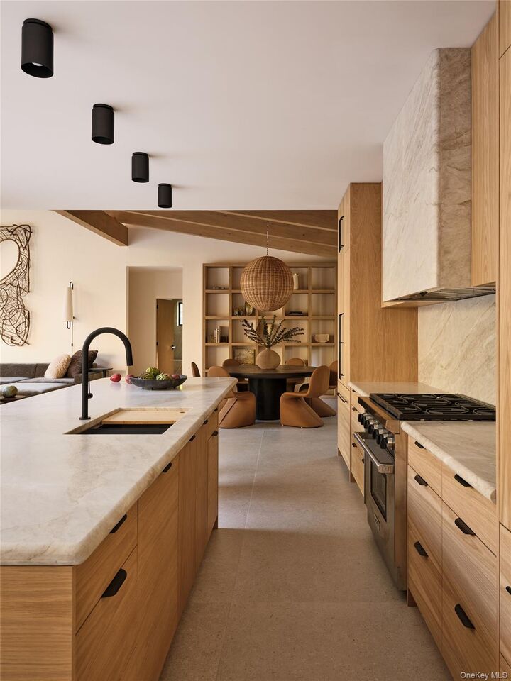 Property Photo:  2 Stonecreek Road  NY 12498 