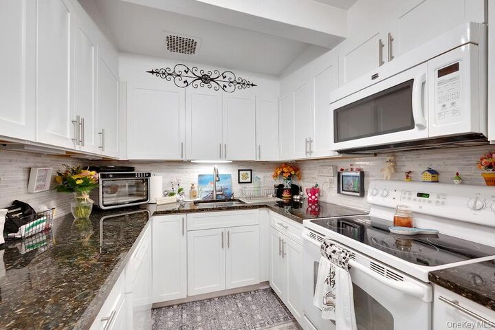 Property Photo:  117 De Haven Drive 153  NY 10703 