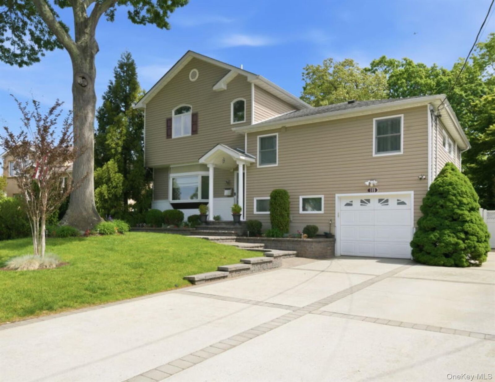 Property Photo:  103 East Drive  NY 11758 