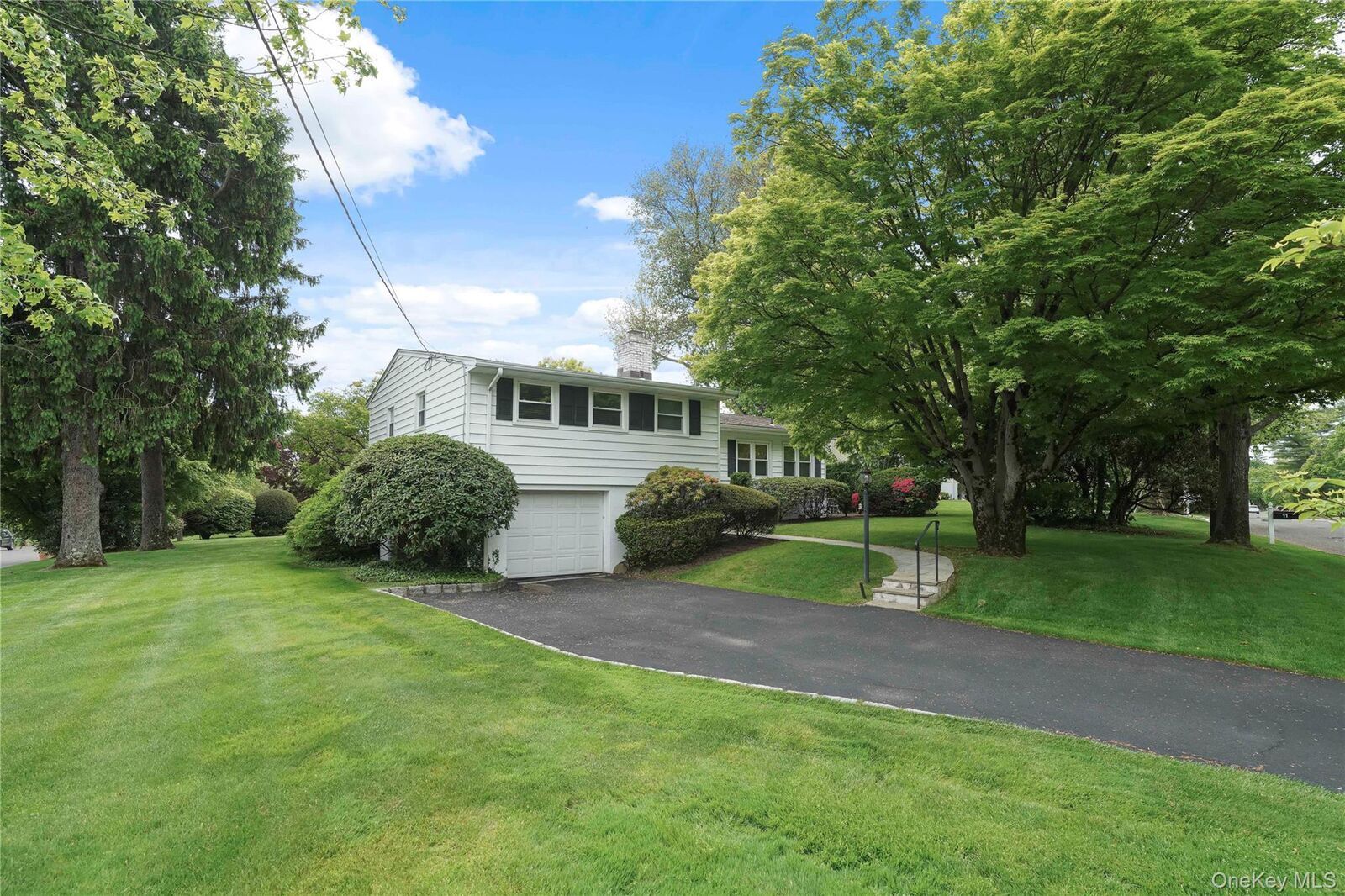 Property Photo: 11 Maplemoor Lane NY 10605