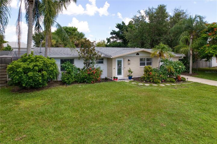 Property Photo: 510 Dona Drive FL 34275