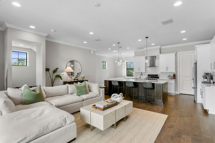 Property Photo:  3215 W De Leon Street 6  FL 33609 