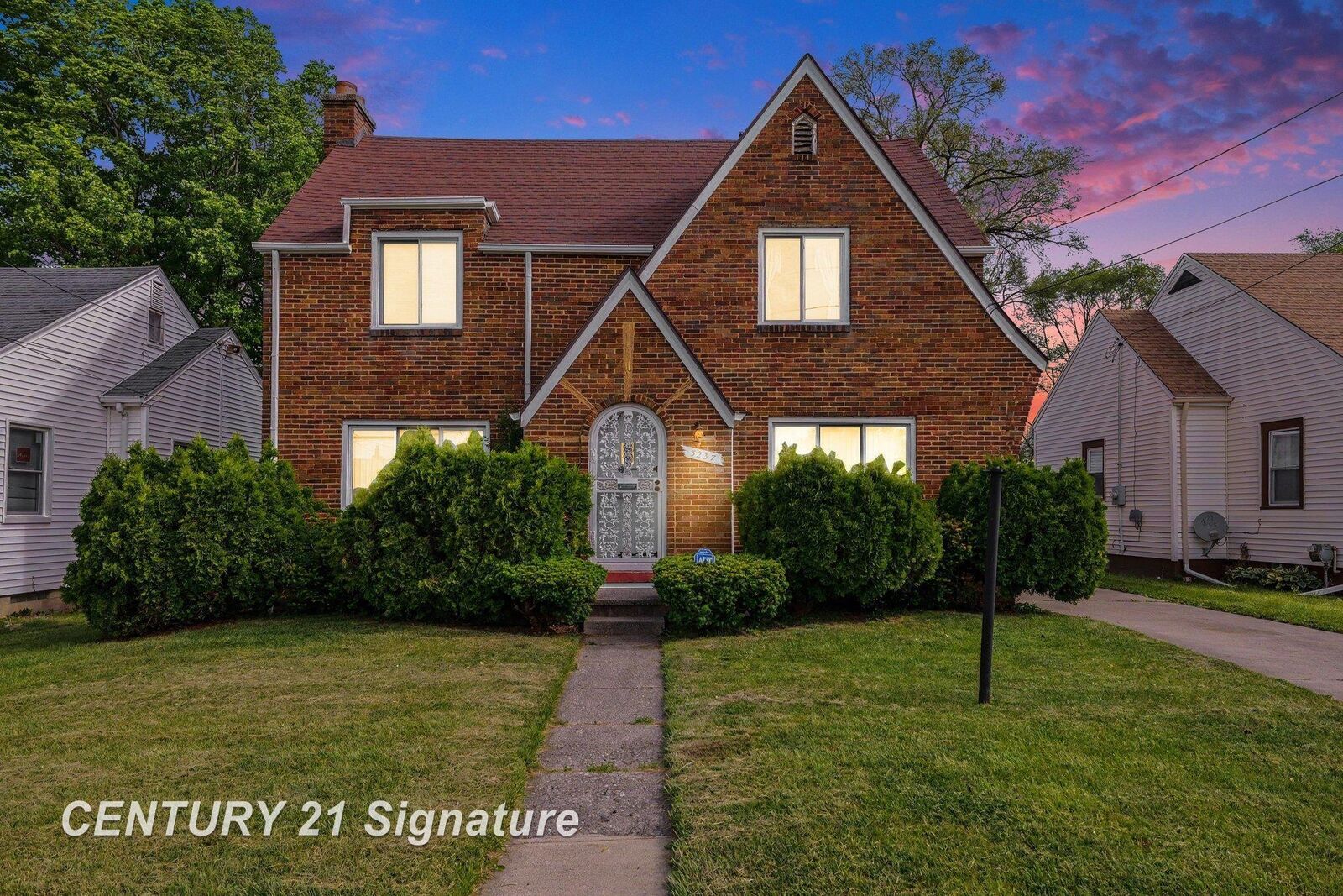 Property Photo:  3237 Carter Street  MI 48601 