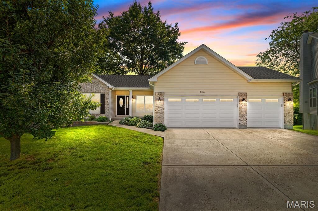 Property Photo: 1706 Chestnut Farms Court MO 63026