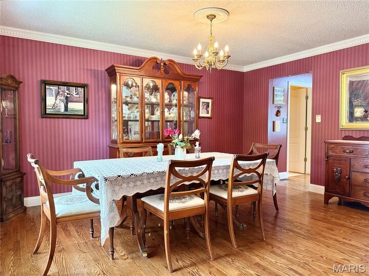 Property Photo:  225 E Governor Place  MO 63301 