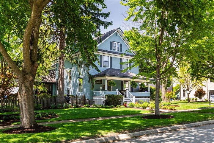 Property Photo:  23 N Columbia Street  IL 60540 