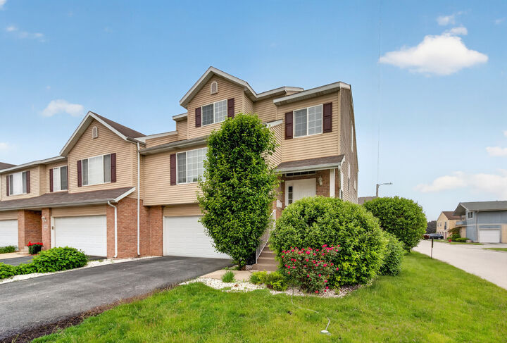 Property Photo: 2520 Cedar Glen Drive N IL 60411