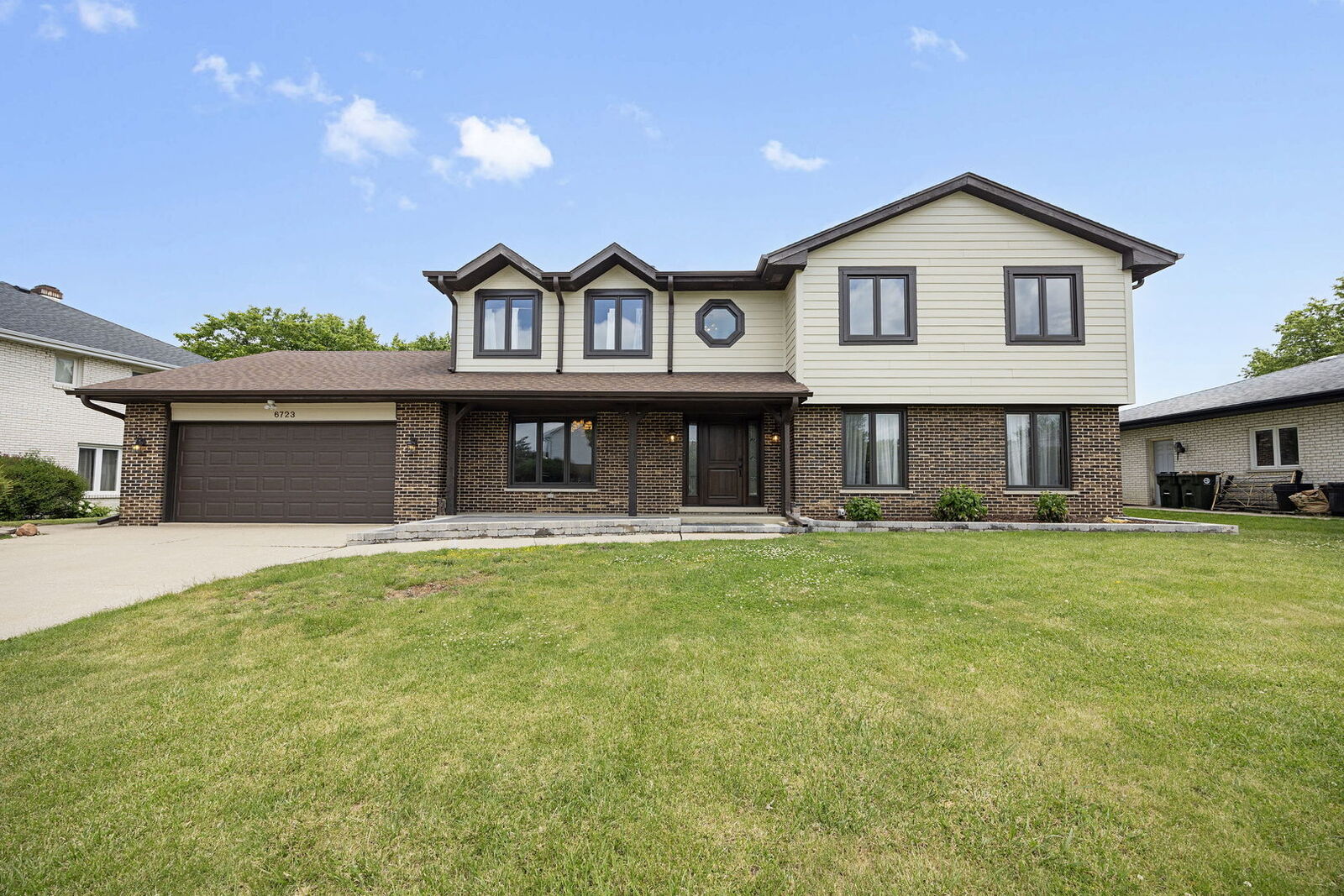 Property Photo:  6723 Kingswood Road  IL 60527 