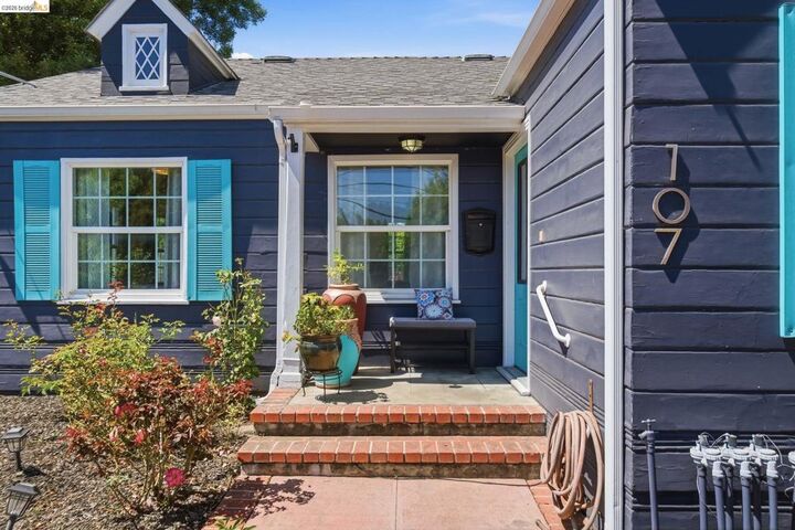 Property Photo:  107 Covington St  CA 94605 